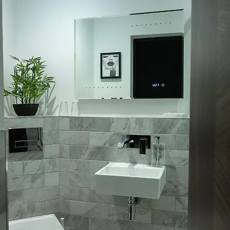 Unique アパート *